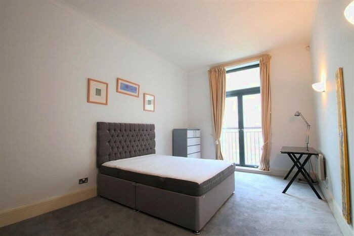 2 Bedroom Flat To Rent-1