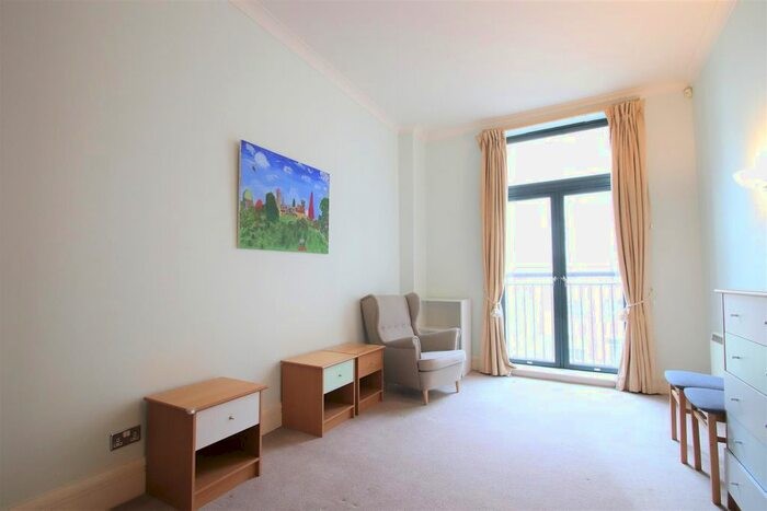 2 Bedroom Flat To Rent-6