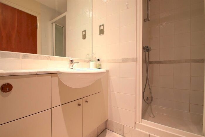 2 Bedroom Flat To Rent-3