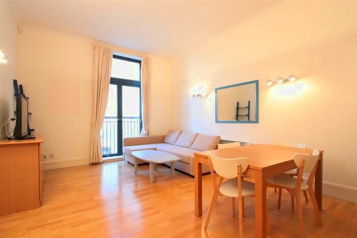 2 Bedroom Flat To Rent-5